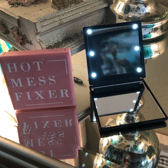 Sassy Other - 👄Lighted Mirror *Hot Mess Fixer”